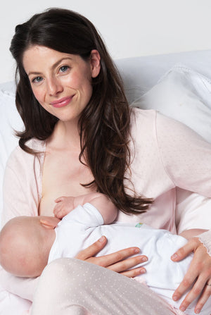 Breastfeeding in nursing maternity pjs
